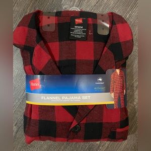 Men’s Hanes pajama set.